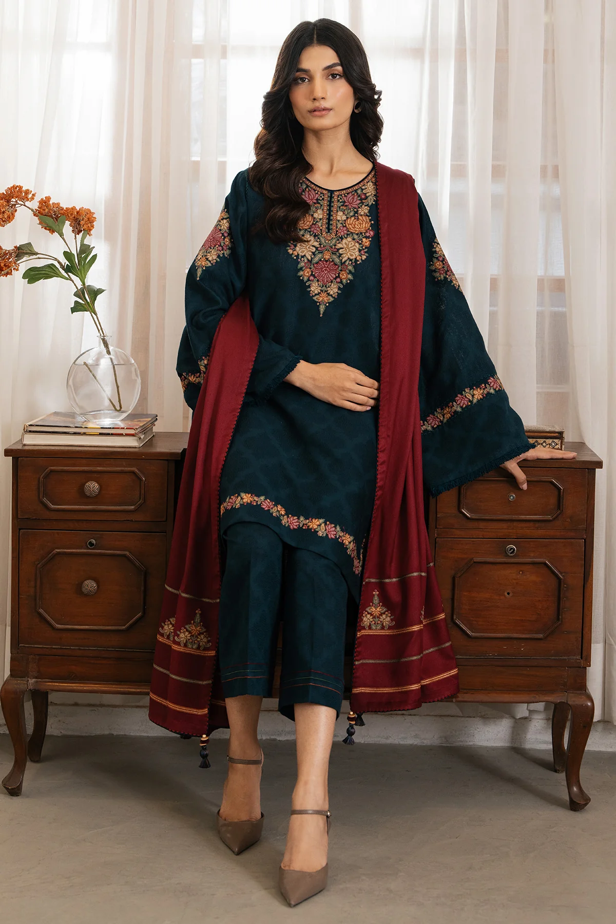 EMBROIDERED JACQUARD KHADDAR UW-0139