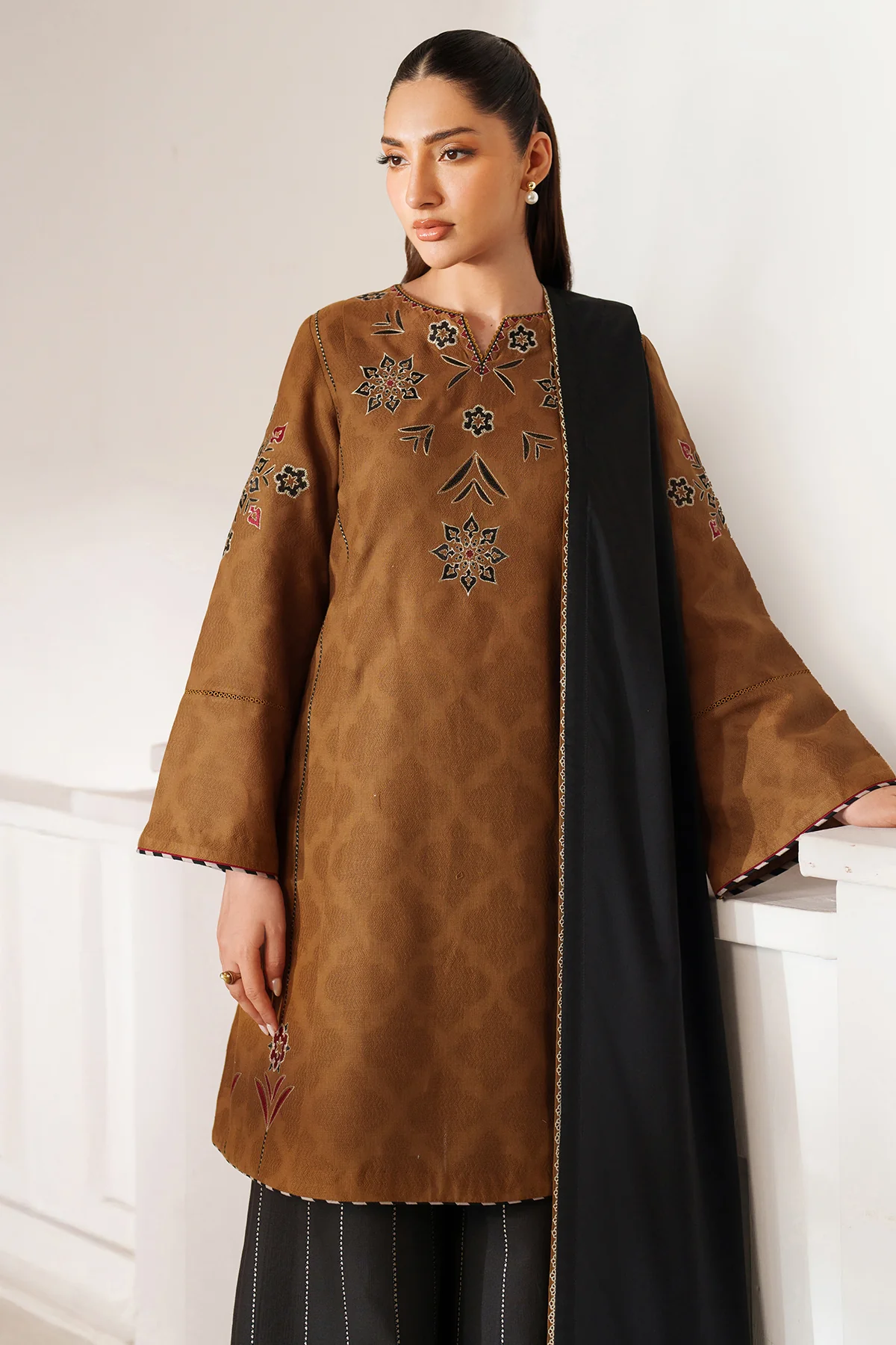 EMBROIDERED JACQUARD KHADDAR UW-0150