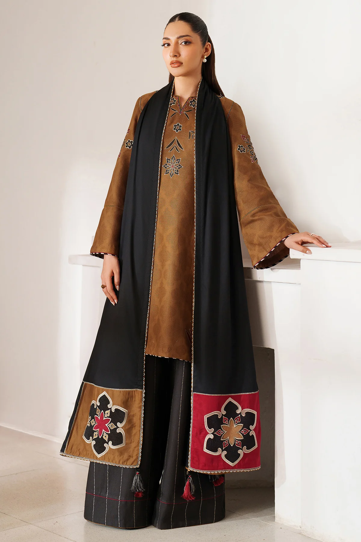 EMBROIDERED JACQUARD KHADDAR UW-0150