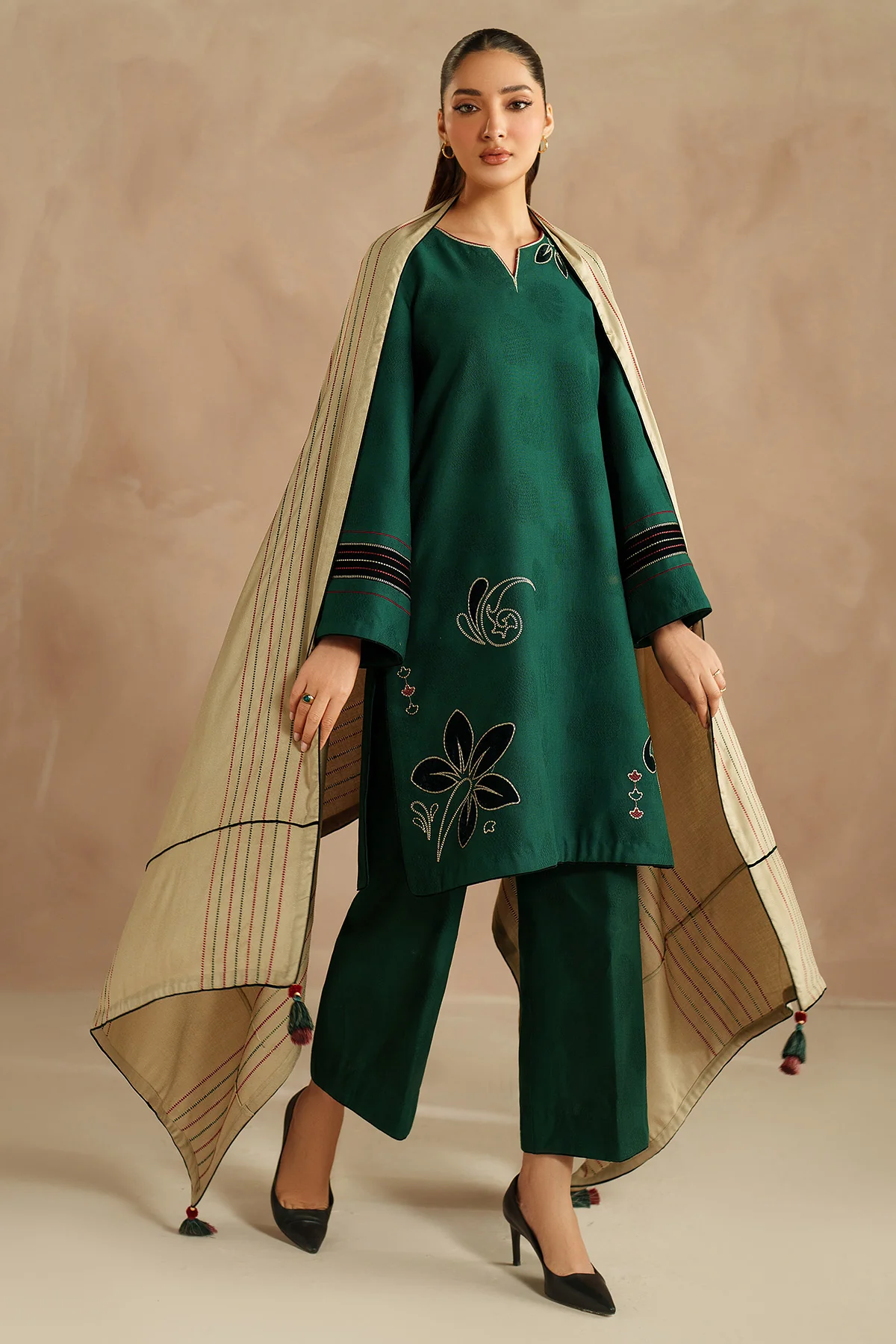 EMBROIDERED JACQUARD KHADDAR UW-0168