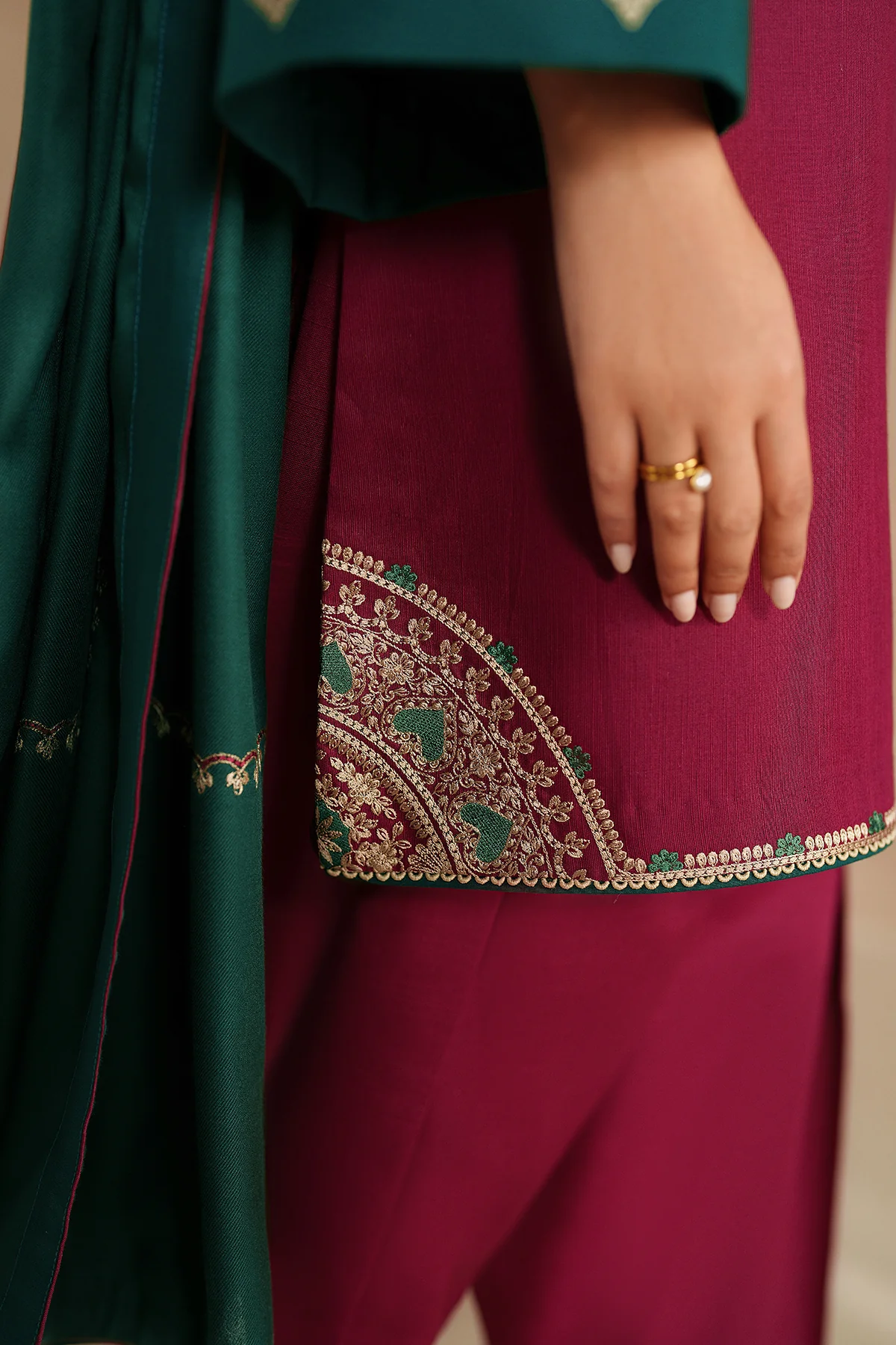 EMBROIDERED KHADDAR UW-0215 8 EMBROIDERED KHADDAR UW-0215