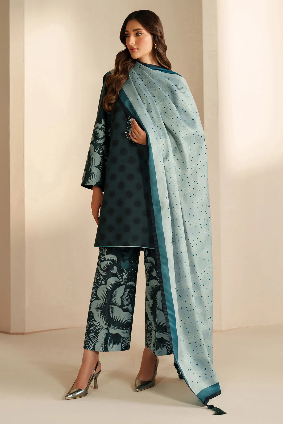 EMBROIDERED PREMIUM VISCOSE UW-0202 3 EMBROIDERED PREMIUM VISCOSE UW-0202