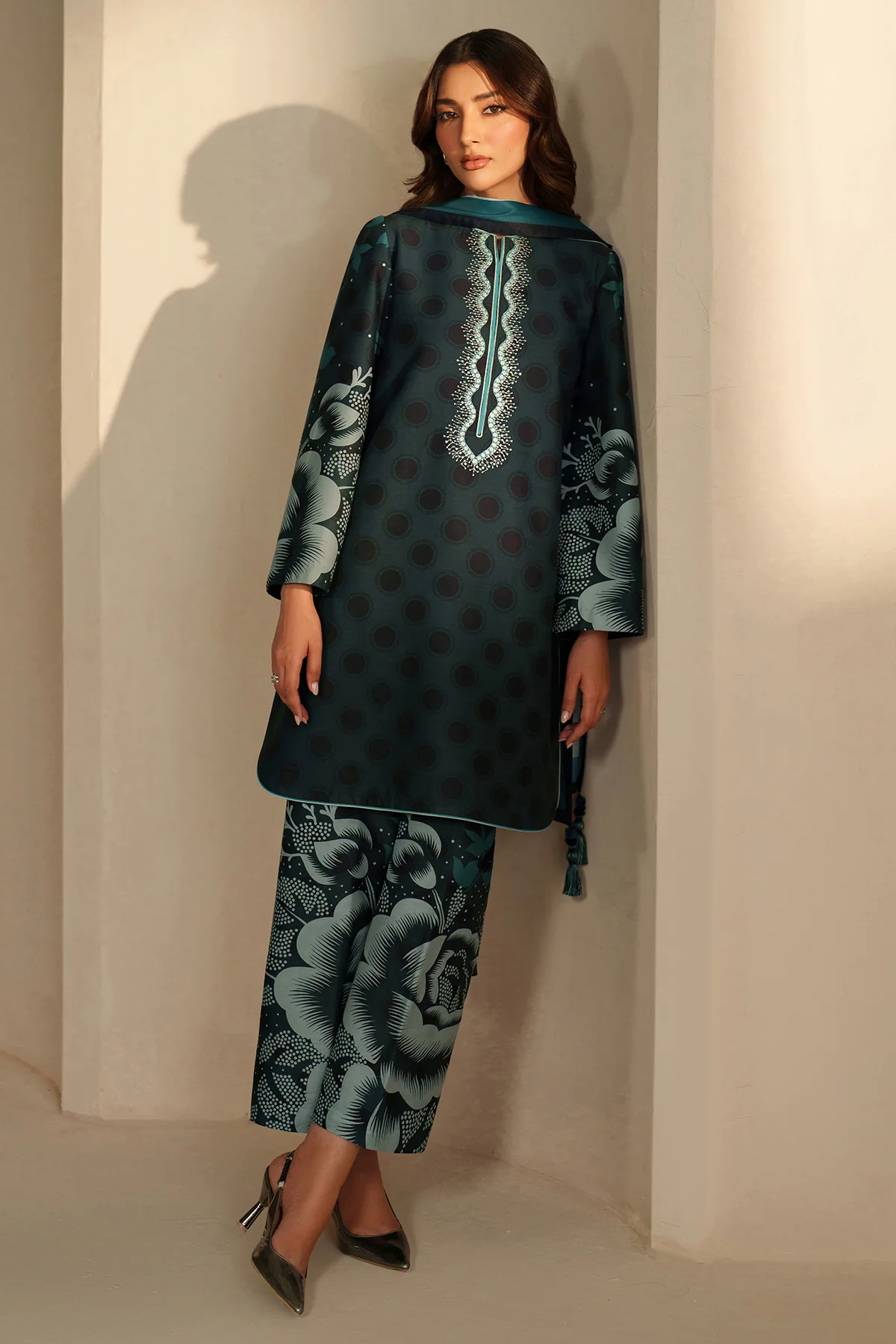 EMBROIDERED PREMIUM VISCOSE UW-0202 4 EMBROIDERED PREMIUM VISCOSE UW-0202