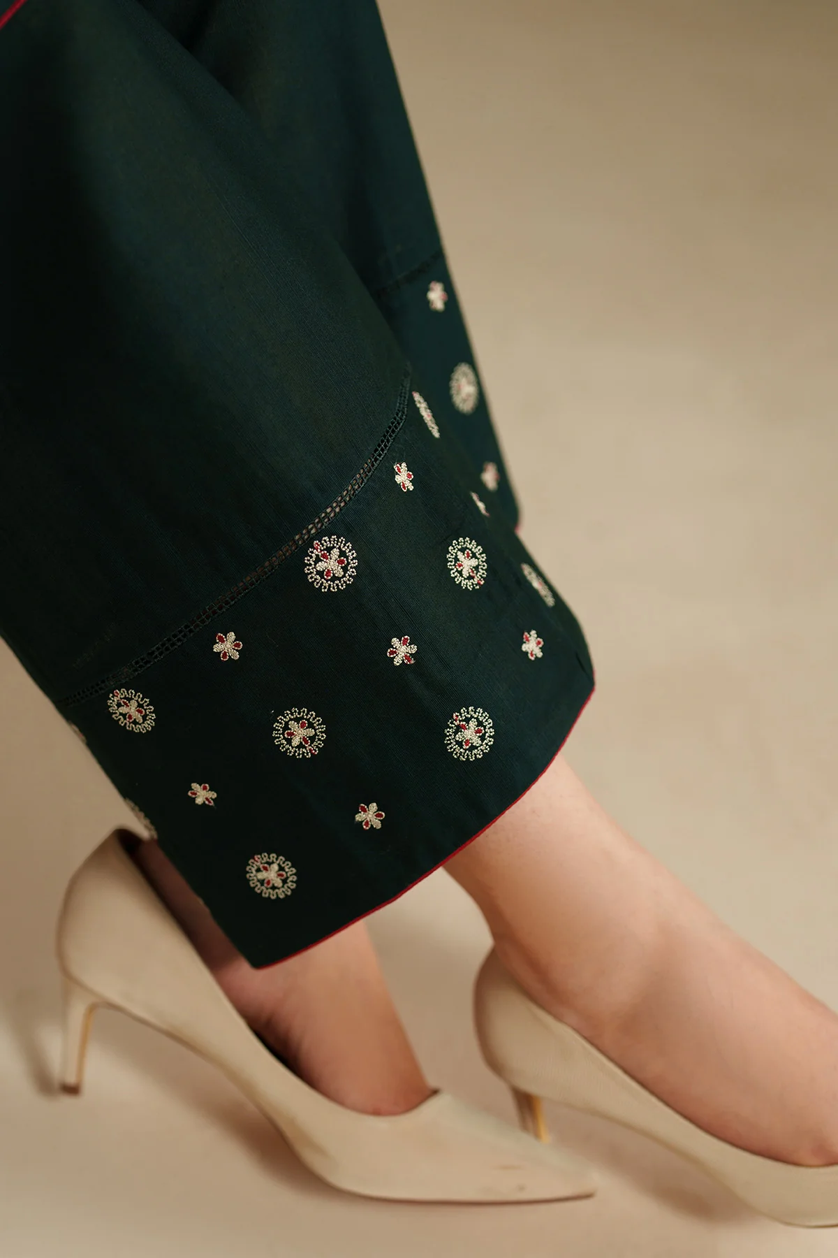 EMBROIDERED KHADDAR UW-0143 8 EMBROIDERED KHADDAR UW-0143