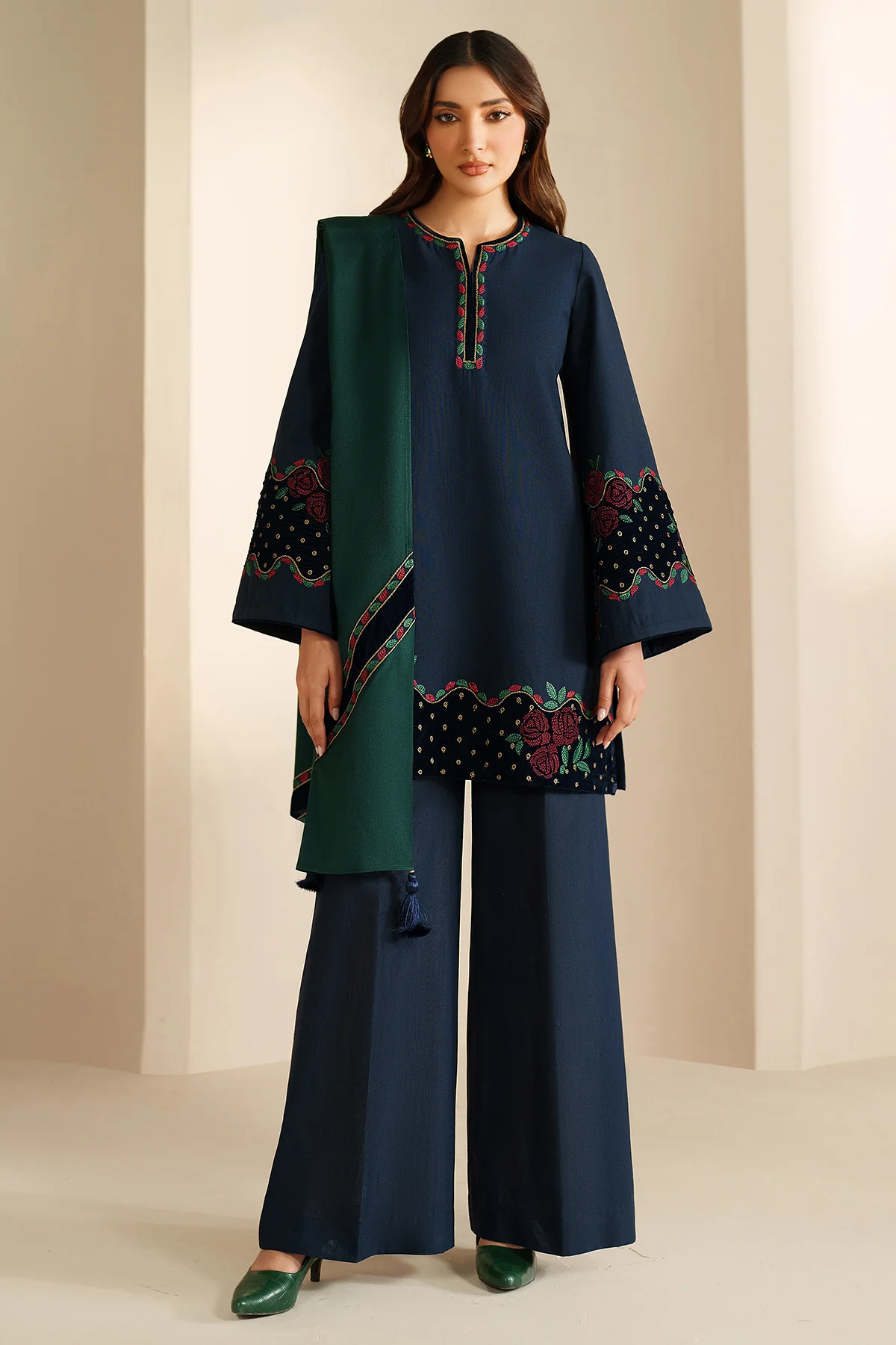 EMBROIDERED KHADDAR UW-0196 2 EMBROIDERED KHADDAR UW-0196