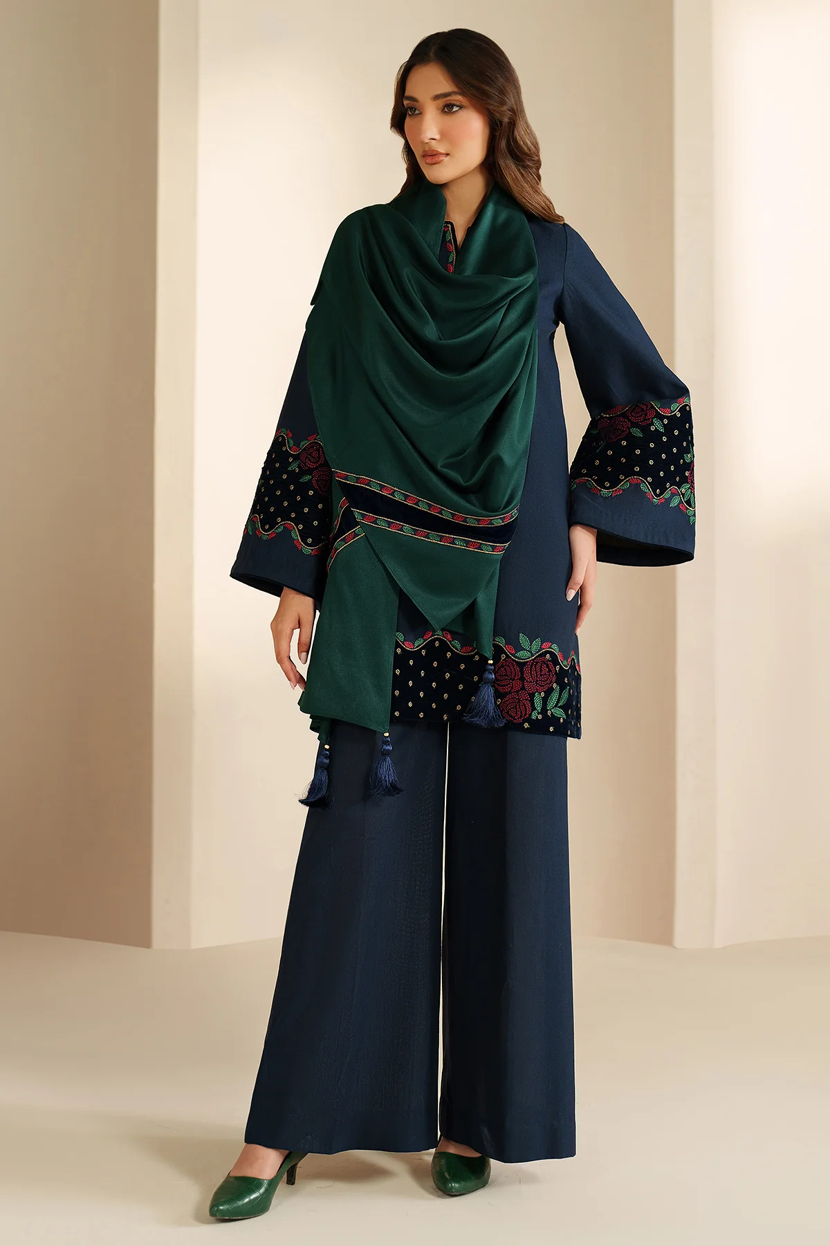 EMBROIDERED KHADDAR UW-0196 5 EMBROIDERED KHADDAR UW-0196