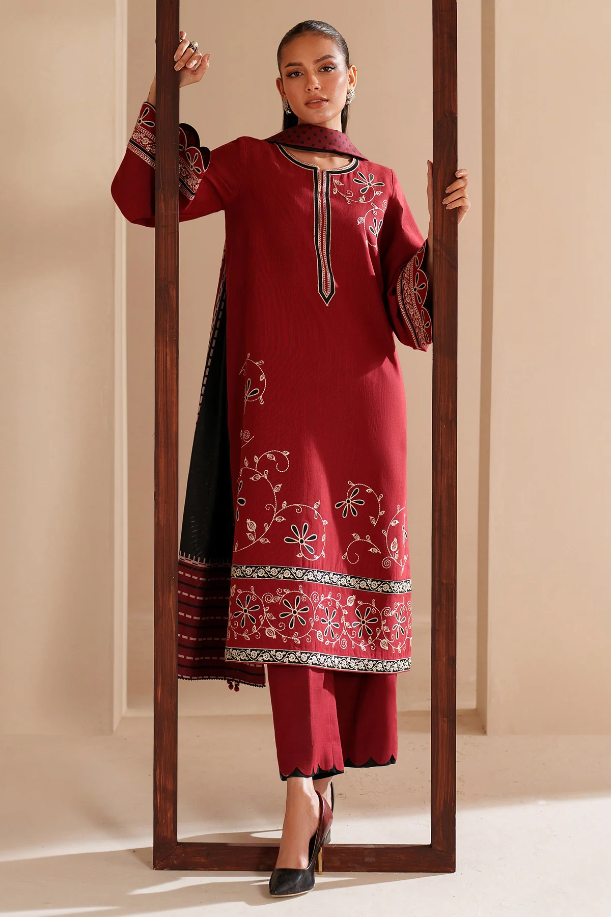 EMBROIDERED KHADDAR UW-0235 8 EMBROIDERED KHADDAR UW-0235