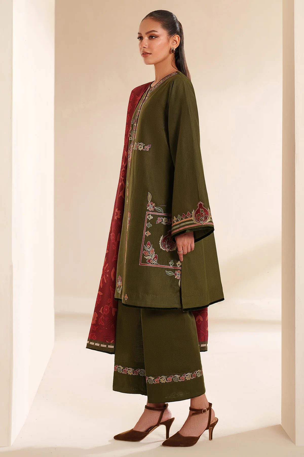 EMBROIDERED KHADDAR UW-0239