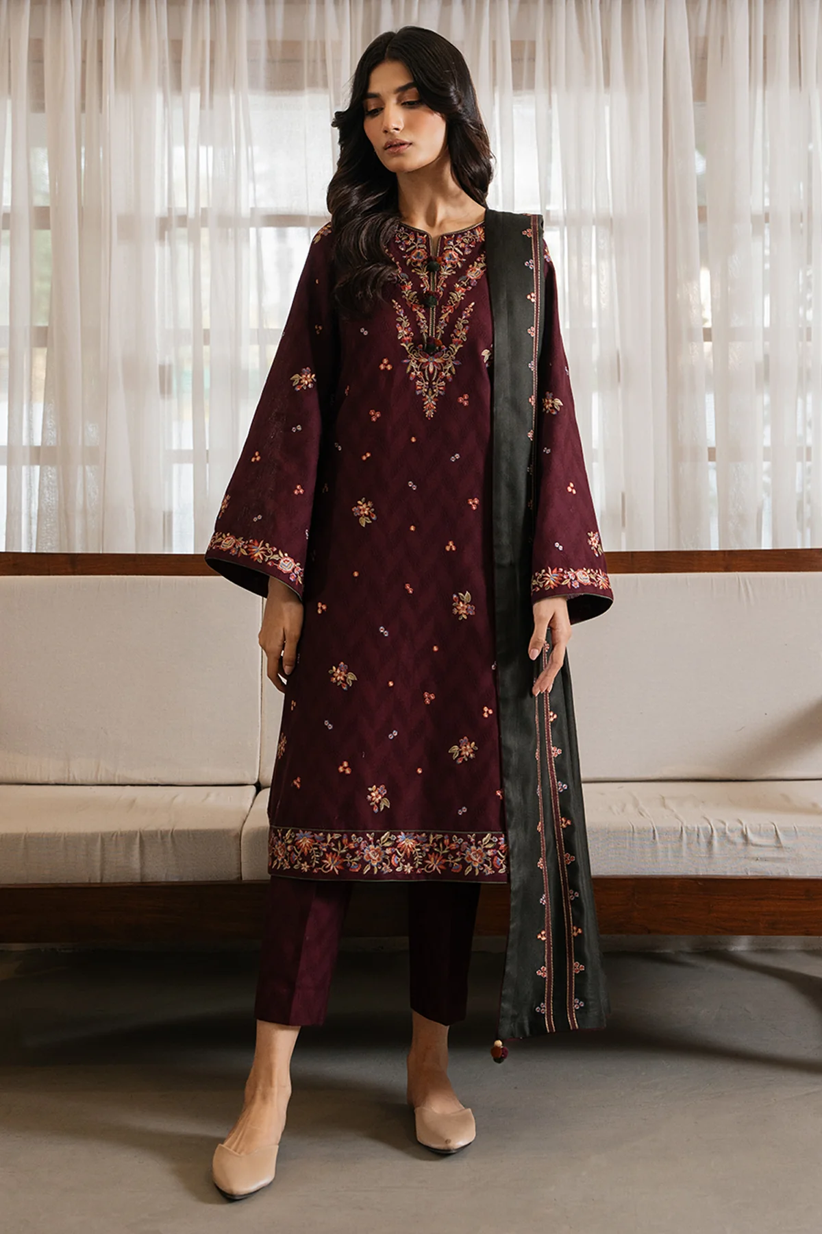 EMBROIDERED JACQUARD KHADDAR UW-0130 4 EMBROIDERED JACQUARD KHADDAR UW-0130